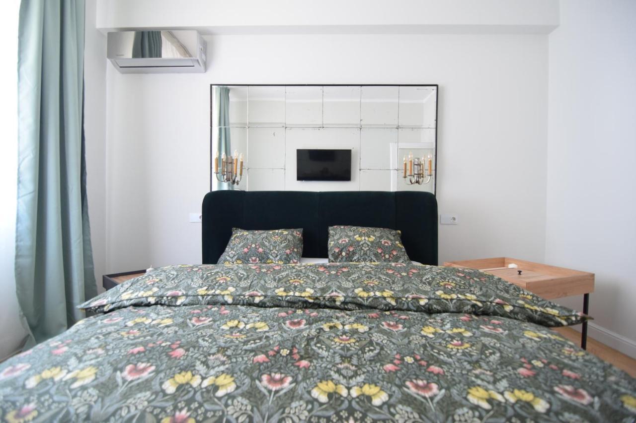 Beautiful Apartment In Old City Bucareste Exterior foto